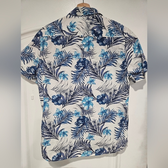 Denim & Flower Button Down Tropical Hawaiian Print, Short Sleeve Shirt. Mens Med - Picture 5 of 9